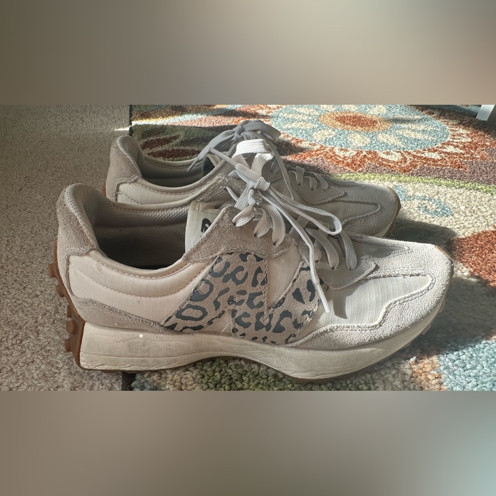 New Balance 327 shoe